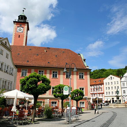 Marktplatz mitrathaus klipp