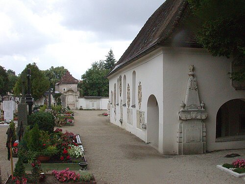 Osten Friedhof Kapelle Maria Schnee und Gabrieli