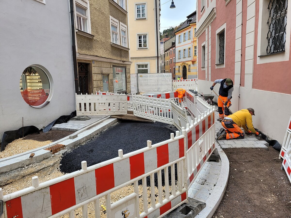 So hatte die Pfahlstraße Höhe Rathaus noch Ende Oktober ausgesehen. Nun wird die Straße zum 15. Dezember fertig.