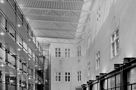 Teilbibliothek Ulmer Hof Innen: Foto Klaus Kinold