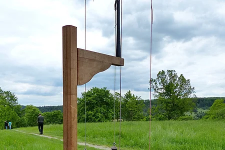 Die Römer nutzten zum Vermessen der Landschaft eine sogenannte Groma (Kombination von Lot und Visierkreuz). Auf dem Bild ist eine moderne Nachbildung des Gerätes zu sehen.