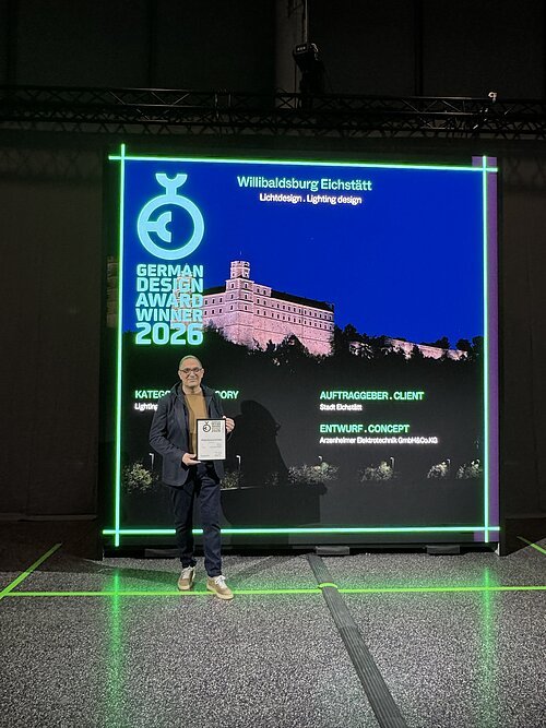 Nahm hocherfreut den German Design Award in der Kategorie Lichtdesign entgegen: Andreas Arzenheimer, Geschäftsführer des gleichnamigen Eichstätter Planungsbüros. Foto: Arzenheimer