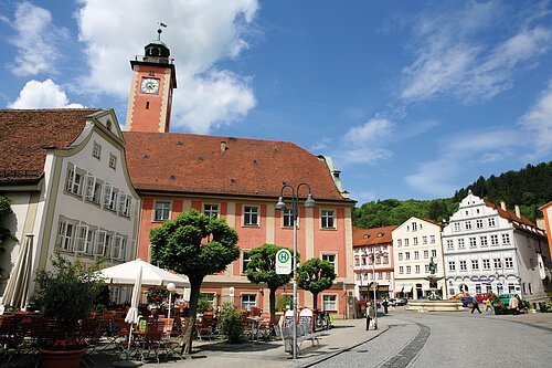 Außenansicht auf das Cafe im Paradeis vom Marktplatz