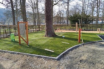 Der frisch verlegte Rollrasen auf dem Spielplatz Hofgarten muss derzeit noch anwachsen und kann leider noch nicht betreten werden. Anfang Mai wird der Spielplatz dann eröffnet. Foto: Ricky Haußner/Stadt Eichstätt