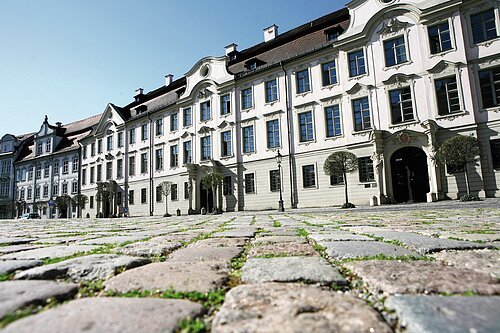 In Eichstätt beeindruckt der barocke Residenzplatz