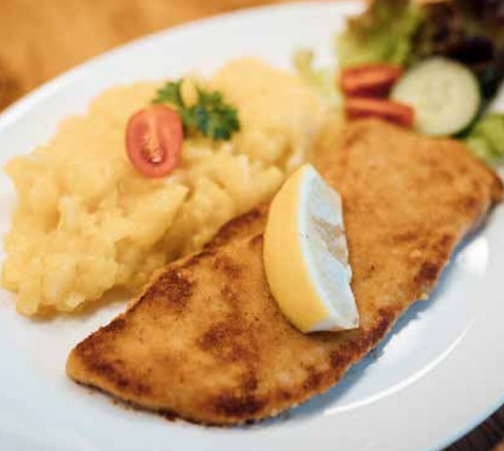 Schnitzel Wiener Art mit Kartoffelsalat - Stadt Eichstaett